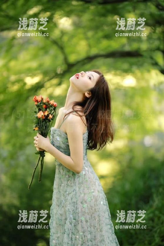51吃瓜 登陆51吃瓜,校园操场上突然舞蹈挑战,踢飞的不止是书本啊