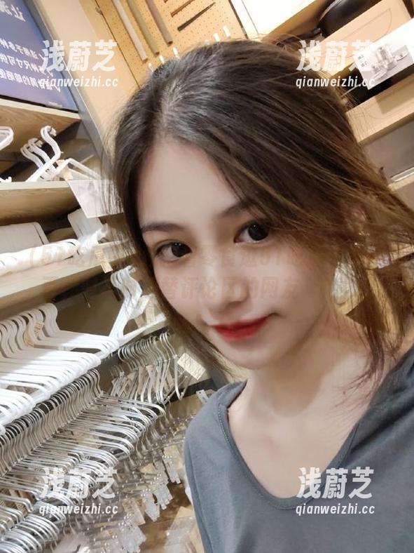 51吃瓜中心 抱着零食逛51吃瓜中心网页,时不时想替评论区的网友捤个声。