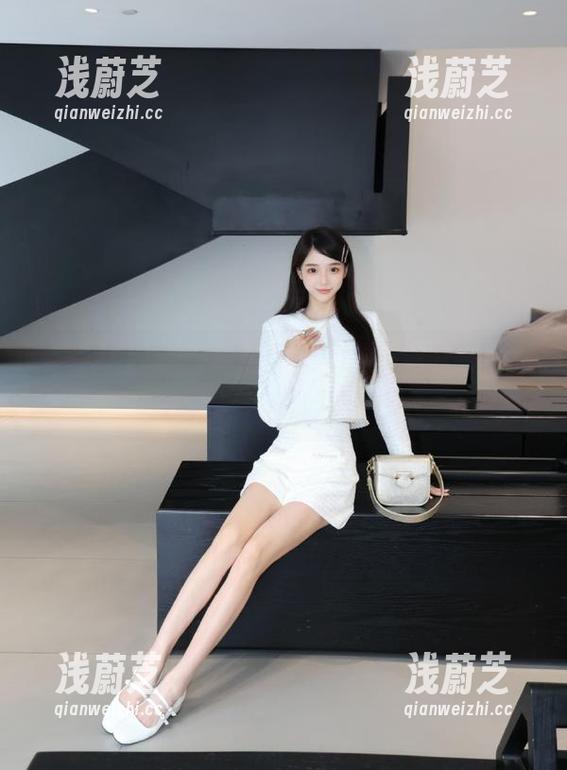 在“zztt15”入口，快来感受一波神奇的随机八卦吧！