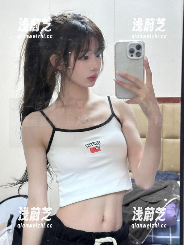 “五一吃瓜网”官网入口消息狂轰乱炸，别人都在分享极品，唯独我只有一张冷静脸。