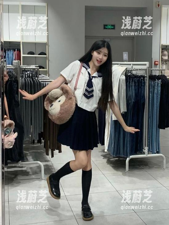 黑哥扒料 查看“黑哥扒料”网址,心里总有种期待又莫名的失落感…