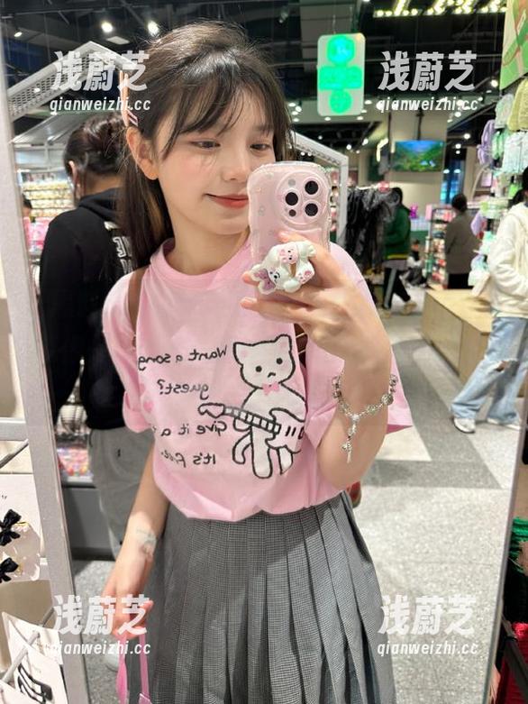 碰到无聊时，“黑料51”app就像一杯咖啡，提神又刺激，厉害得让人想一口气冲掉重的工作！