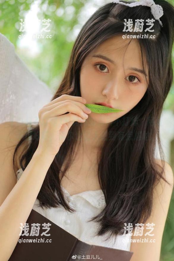 黑料网的黑料不打烊，网址不仅好奇，偶尔也让人感到有点尴尬。