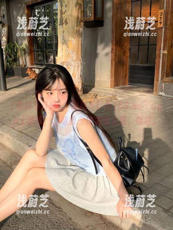 “黑料不打烊166.su”app上的瓜，口味复杂得像我心情，啧啧。