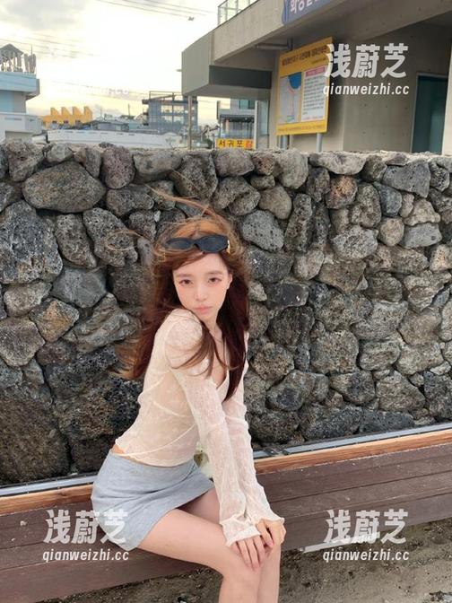 我在黑料社91首页翻蛮久的八卦，默默想：点进去的每一个字都是心跳？